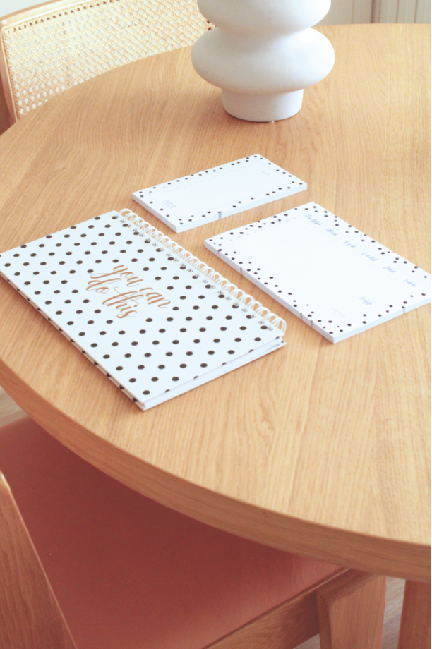 SP-BUS/ POKLON PAKET STOLNI DOTS